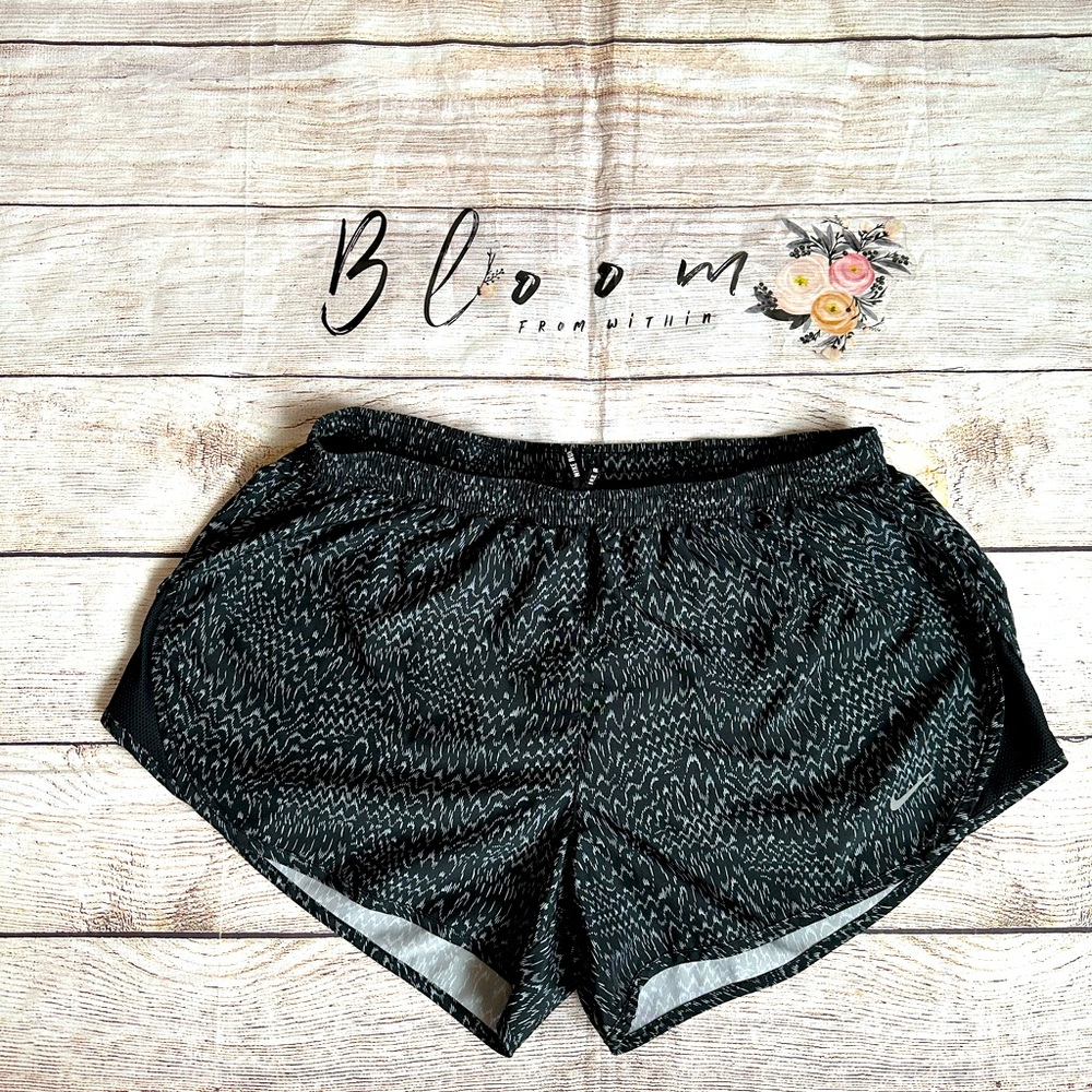 🌷Nike Running Dri Fit black shorts Large